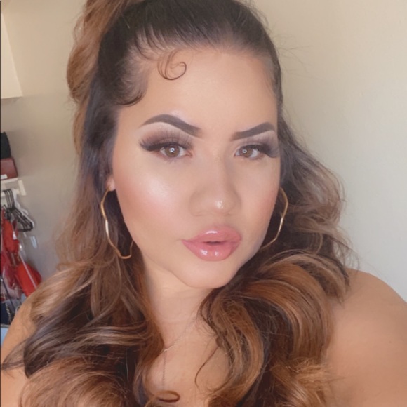 Meet your Posher, Abril - Picture 2 of 7